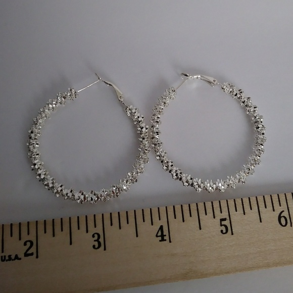 Beautiful hoop earrings silver colored - Picture 3 of 3